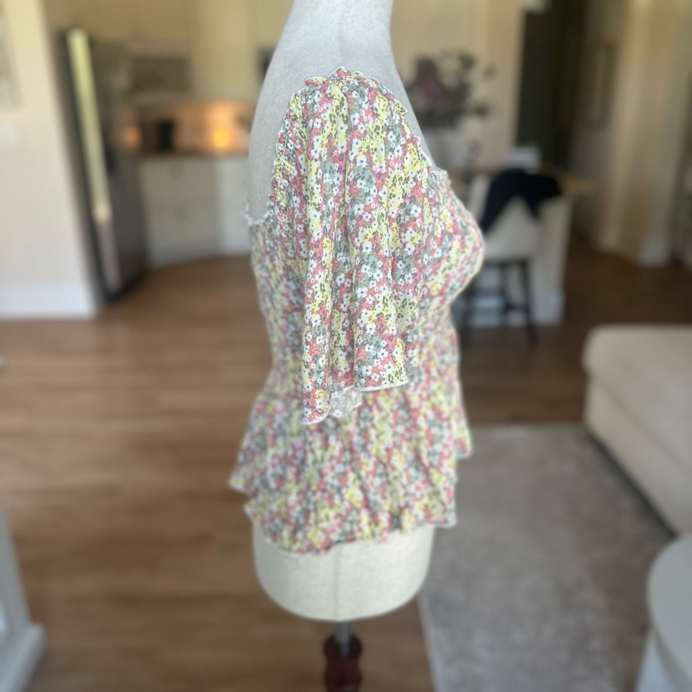 Floral Top - Picture 2 of 5